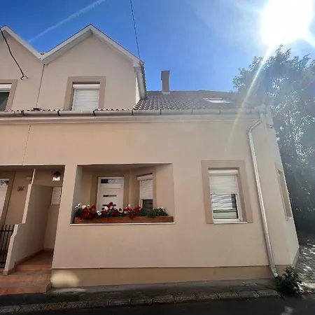 Kisvoelgy House شقة إغير